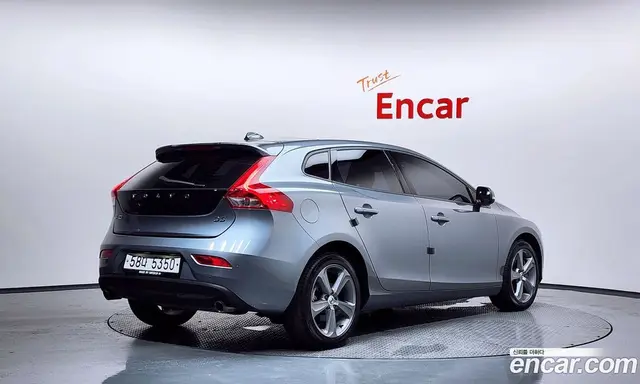 Volvo V40 2017 2.0 автомат (гидро), миниатюра 2 Volvo V40 2017 2.0 автомат (гидро), миниатюра 2