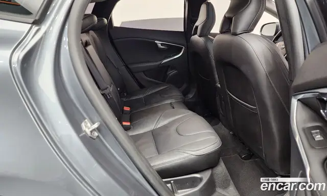 Volvo V40 2017 2.0 автомат (гидро), миниатюра 11 Volvo V40 2017 2.0 автомат (гидро), миниатюра 11