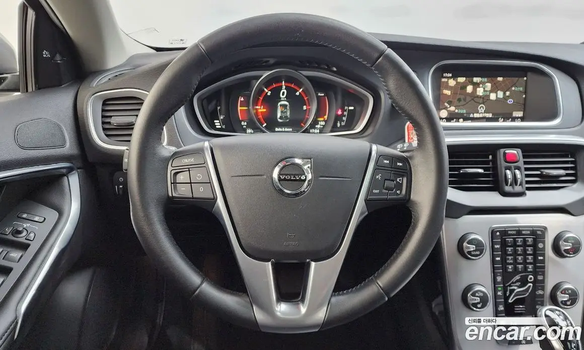 Volvo V40 2017 2.0 автомат (гидро), фото 12 Volvo V40 2017 2.0 автомат (гидро), фото 12
