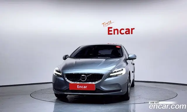 Volvo V40 2017 2.0 автомат (гидро), миниатюра 3 Volvo V40 2017 2.0 автомат (гидро), миниатюра 3