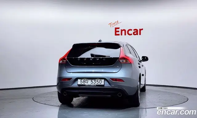 Volvo V40 2017 2.0 автомат (гидро), миниатюра 4 Volvo V40 2017 2.0 автомат (гидро), миниатюра 4