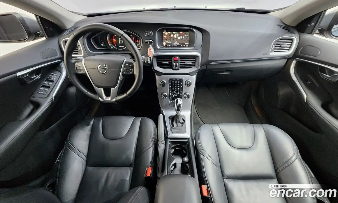Volvo V40 2017 2.0 автомат (гидро), фото 7 Volvo V40 2017 2.0 автомат (гидро), фото 7