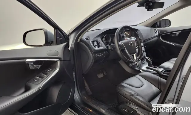 Volvo V40 2017 2.0 автомат (гидро), миниатюра 10 Volvo V40 2017 2.0 автомат (гидро), миниатюра 10