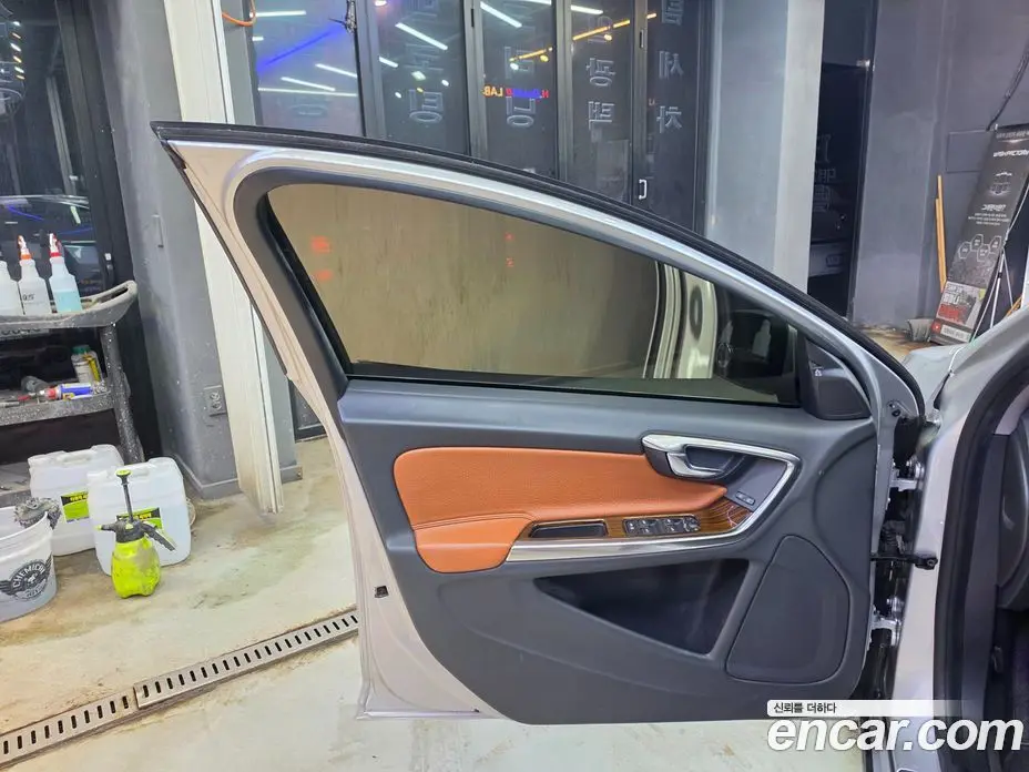 Volvo V60 2012 2.0 автомат (гидро), фото 15 Volvo V60 2012 2.0 автомат (гидро), фото 15