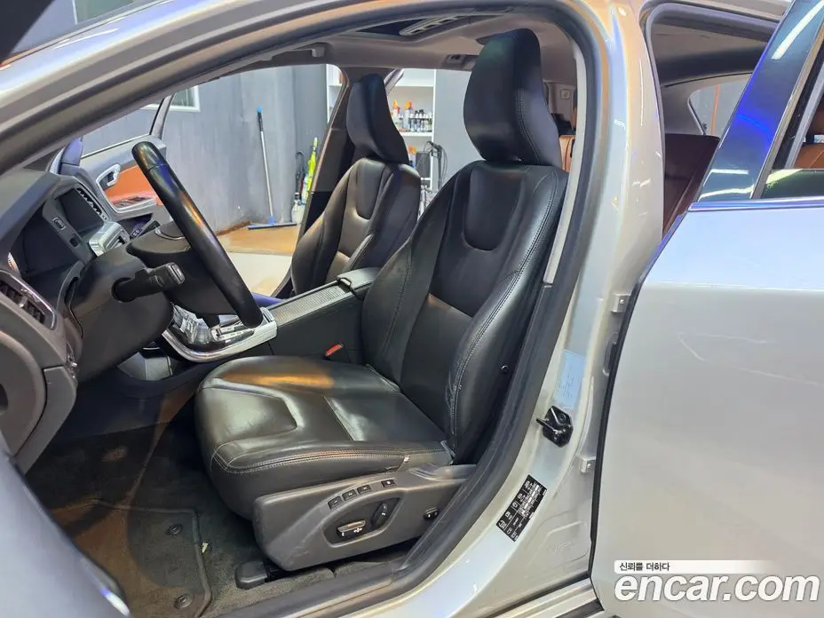 Volvo V60 2012 2.0 автомат (гидро), фото 17 Volvo V60 2012 2.0 автомат (гидро), фото 17