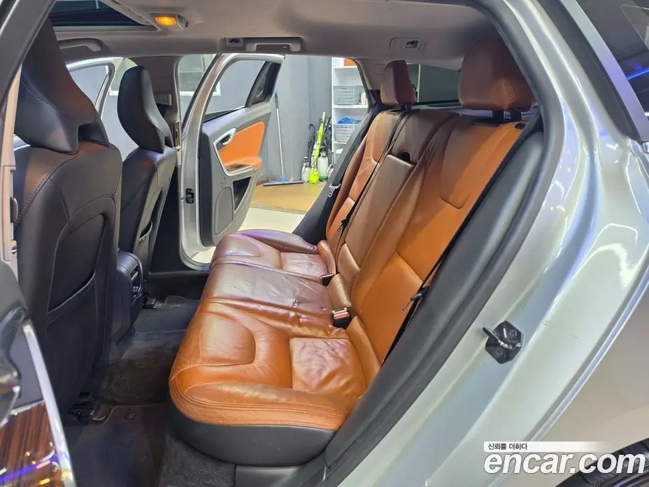 Volvo V60 2012 2.0 автомат (гидро), фото 18 Volvo V60 2012 2.0 автомат (гидро), фото 18