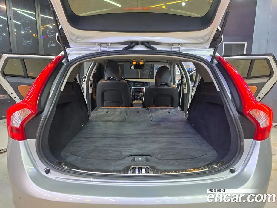 Volvo V60 2012 2.0 автомат (гидро), фото 19 Volvo V60 2012 2.0 автомат (гидро), фото 19