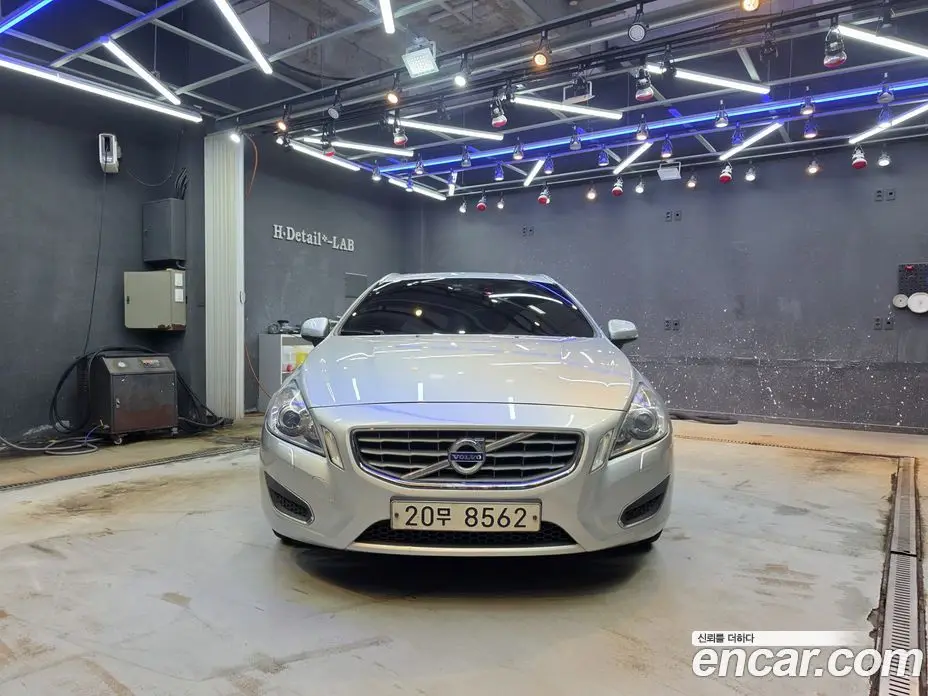 Volvo V60 2012 2.0 автомат (гидро), фото 3 Volvo V60 2012 2.0 автомат (гидро), фото 3