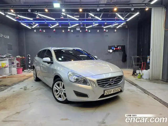 Volvo V60 2012 2.0 автомат (гидро), миниатюра 5 Volvo V60 2012 2.0 автомат (гидро), миниатюра 5