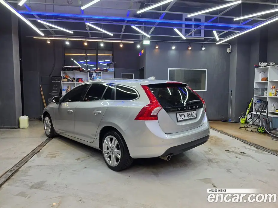 Volvo V60 2012 2.0 автомат (гидро), фото 6 Volvo V60 2012 2.0 автомат (гидро), фото 6