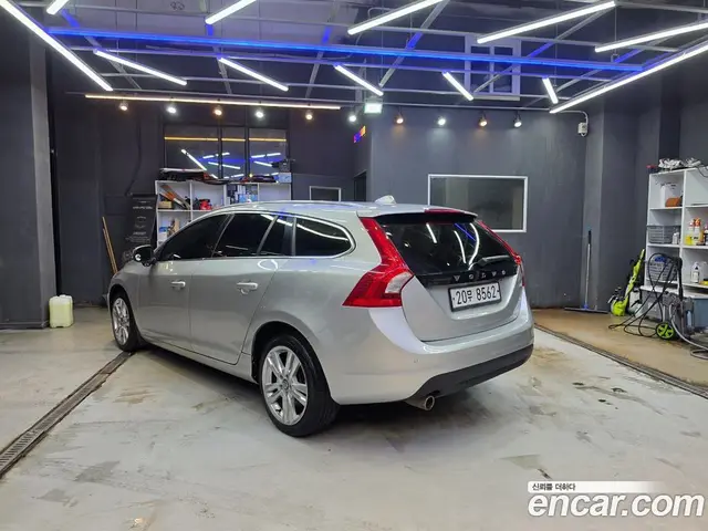 Volvo V60 2012 2.0 автомат (гидро), миниатюра 6 Volvo V60 2012 2.0 автомат (гидро), миниатюра 6