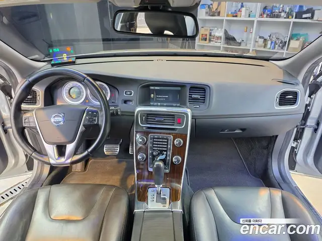 Volvo V60 2012 2.0 автомат (гидро), миниатюра 9 Volvo V60 2012 2.0 автомат (гидро), миниатюра 9