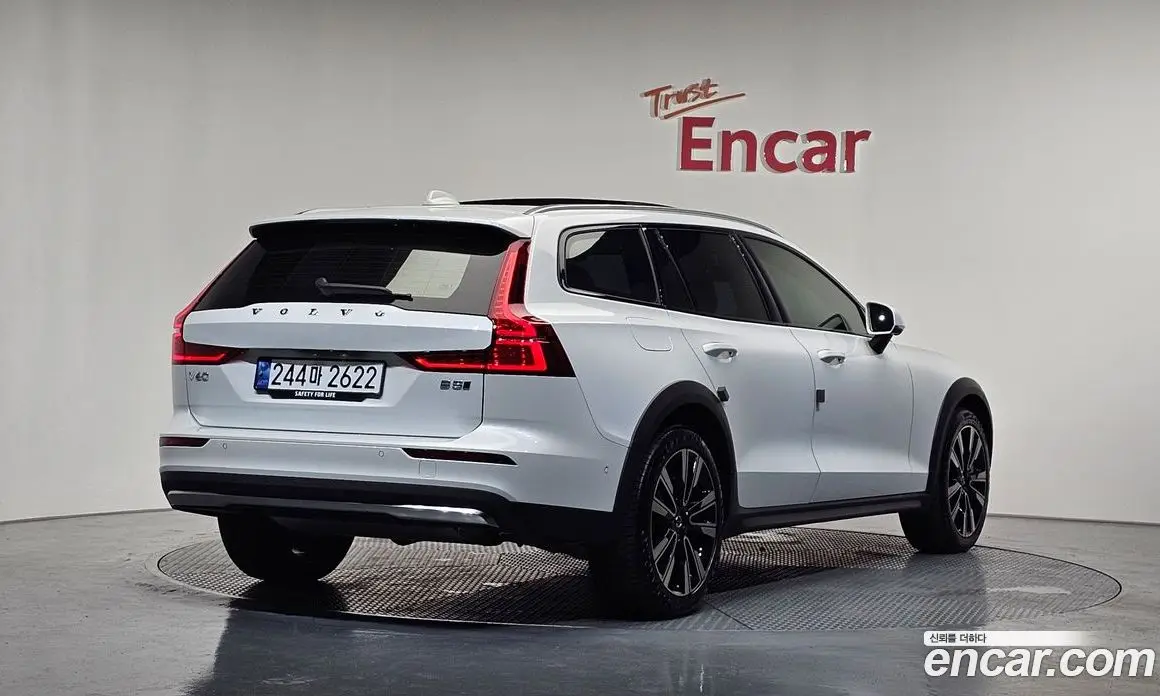 Volvo V60 2024 2.0 автомат (гидро), фото 2 Volvo V60 2024 2.0 автомат (гидро), фото 2