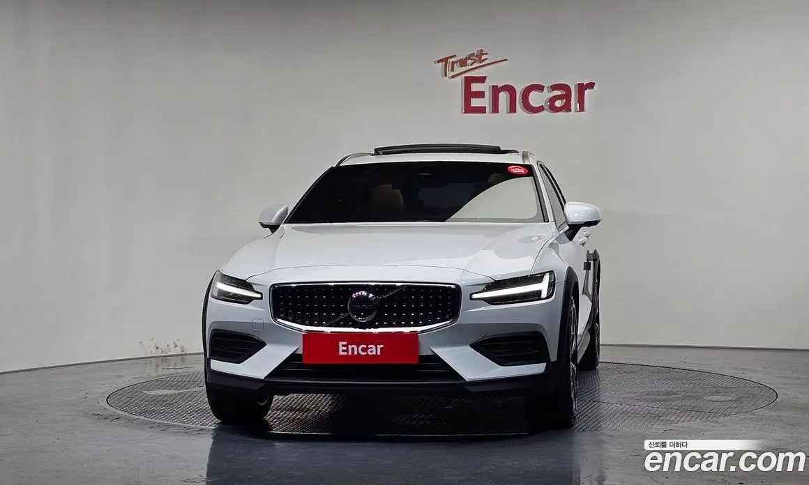Volvo V60 2024 2.0 автомат (гидро), фото 3 Volvo V60 2024 2.0 автомат (гидро), фото 3