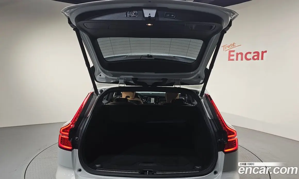 Volvo V60 2024 2.0 автомат (гидро), фото 25 Volvo V60 2024 2.0 автомат (гидро), фото 25