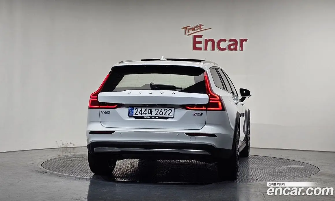 Volvo V60 2024 2.0 автомат (гидро), фото 4 Volvo V60 2024 2.0 автомат (гидро), фото 4