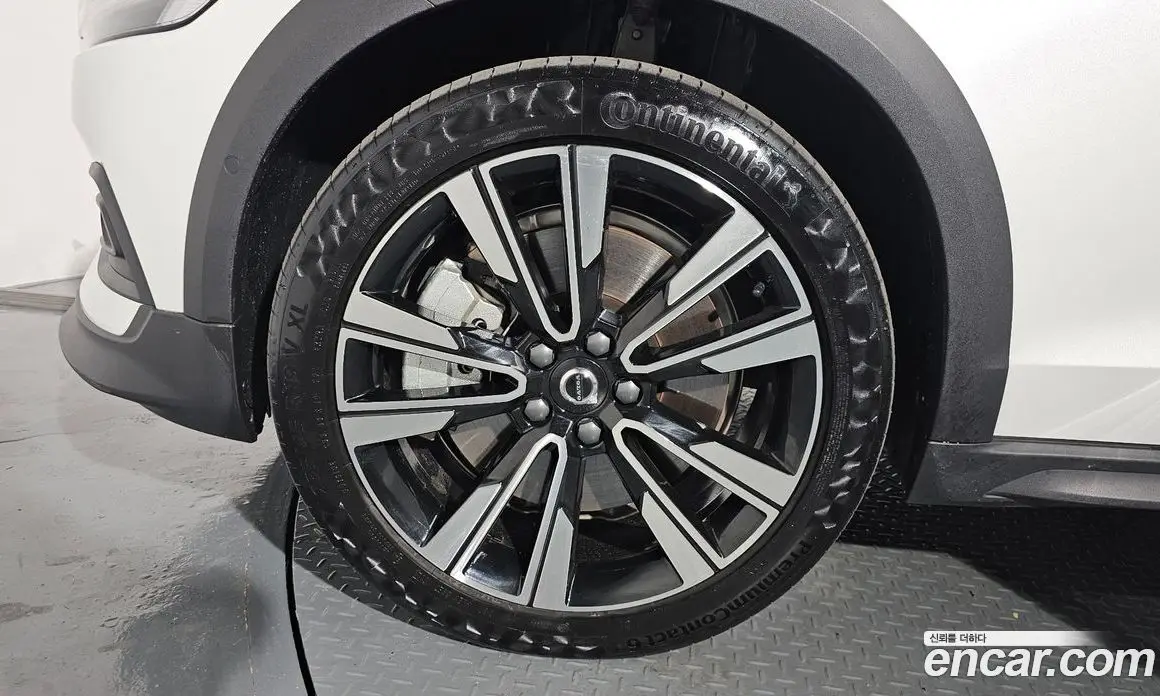 Volvo V60 2024 2.0 автомат (гидро), фото 5 Volvo V60 2024 2.0 автомат (гидро), фото 5