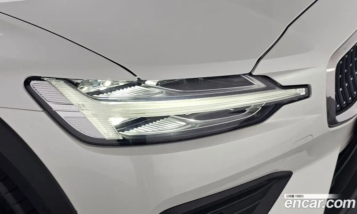 Volvo V60 2024 2.0 автомат (гидро), фото 8 Volvo V60 2024 2.0 автомат (гидро), фото 8