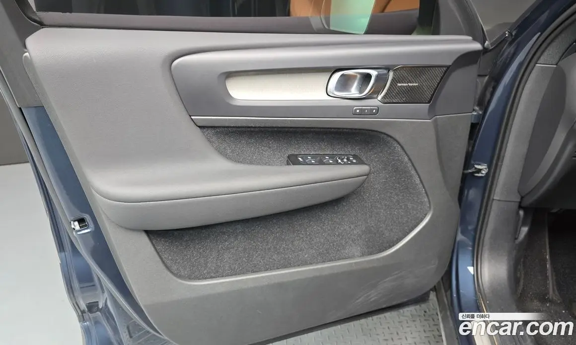 Volvo XC40 2021 2.0 автомат (гидро), фото 14 Volvo XC40 2021 2.0 автомат (гидро), фото 14