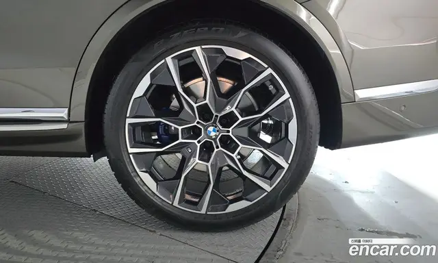 BMW X7 2023 3.0 автомат (гидро), миниатюра 7
