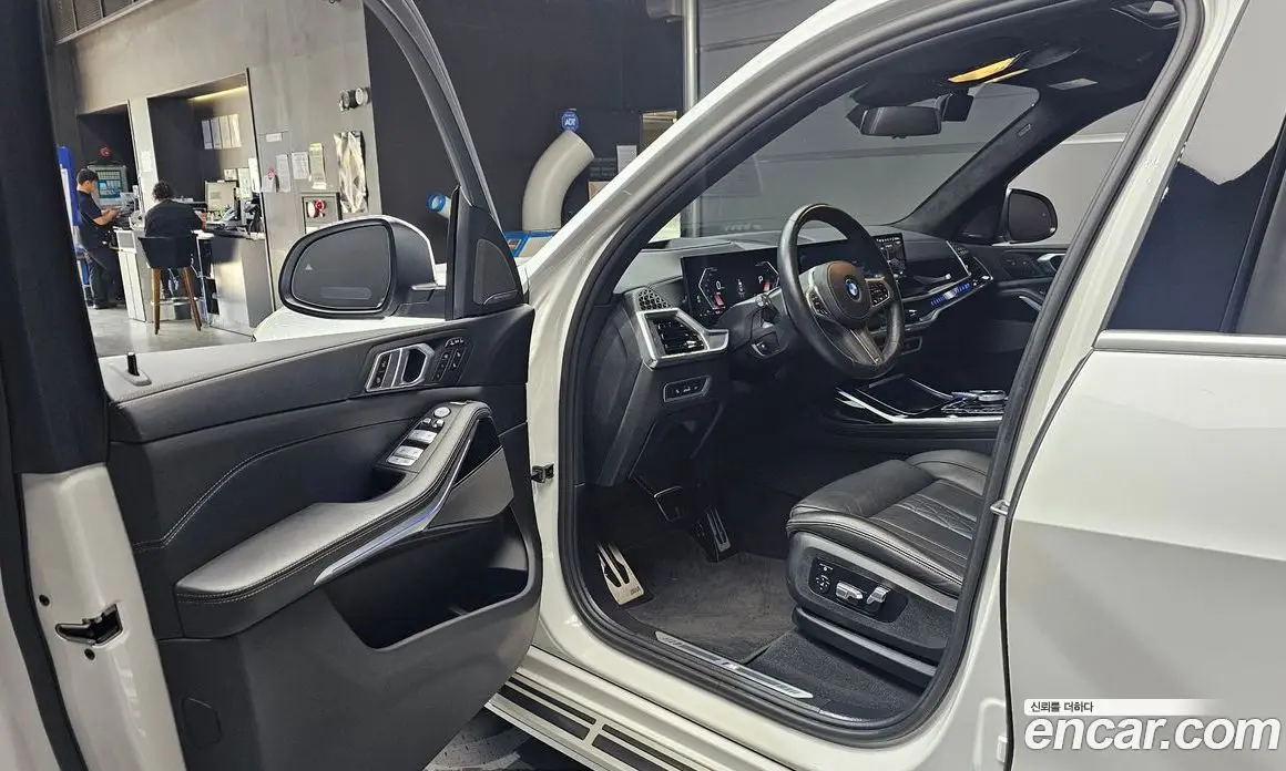 BMW X7 2023 3.0 автомат (гидро), фото 13