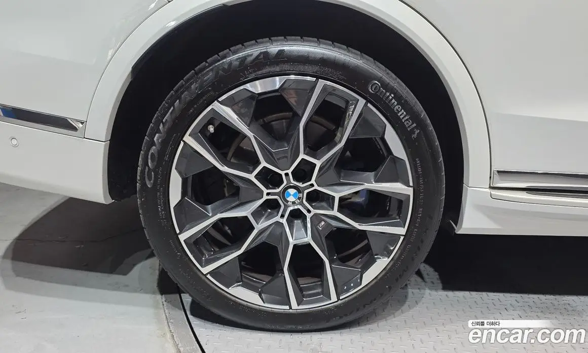 BMW X7 2023 3.0 автомат (гидро), фото 5