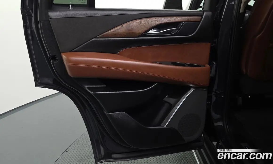 Cadillac Escalade 2018 6.2 автомат (гидро), фото 15 Cadillac Escalade 2018 6.2 автомат (гидро), фото 15