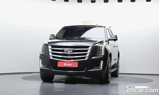 Cadillac Escalade 2018 6.2 автомат (гидро), миниатюра 3 Cadillac Escalade 2018 6.2 автомат (гидро), миниатюра 3