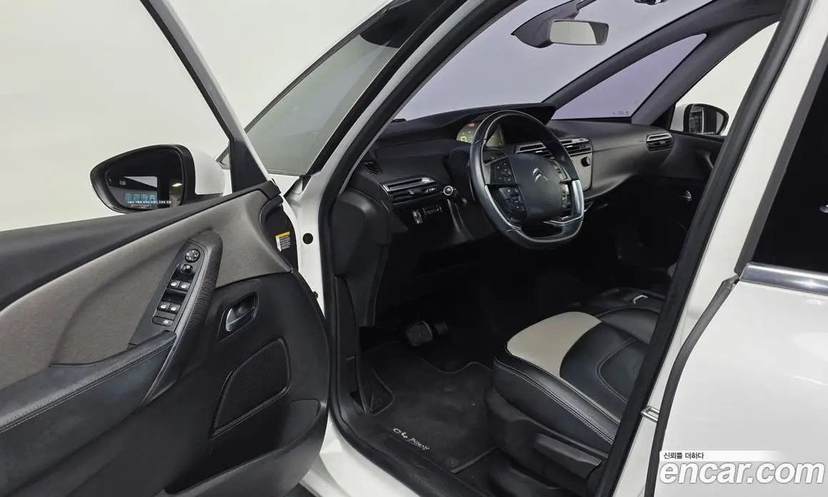Citroen C4 Picasso 2016 1.6 автомат (гидро), фото 10 Citroen C4 Picasso 2016 1.6 автомат (гидро), фото 10