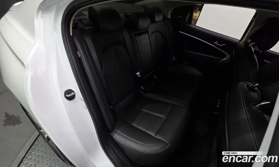 Genesis G70 2023 3.3 автомат (гидро), фото 16 Genesis G70 2023 3.3 автомат (гидро), фото 16