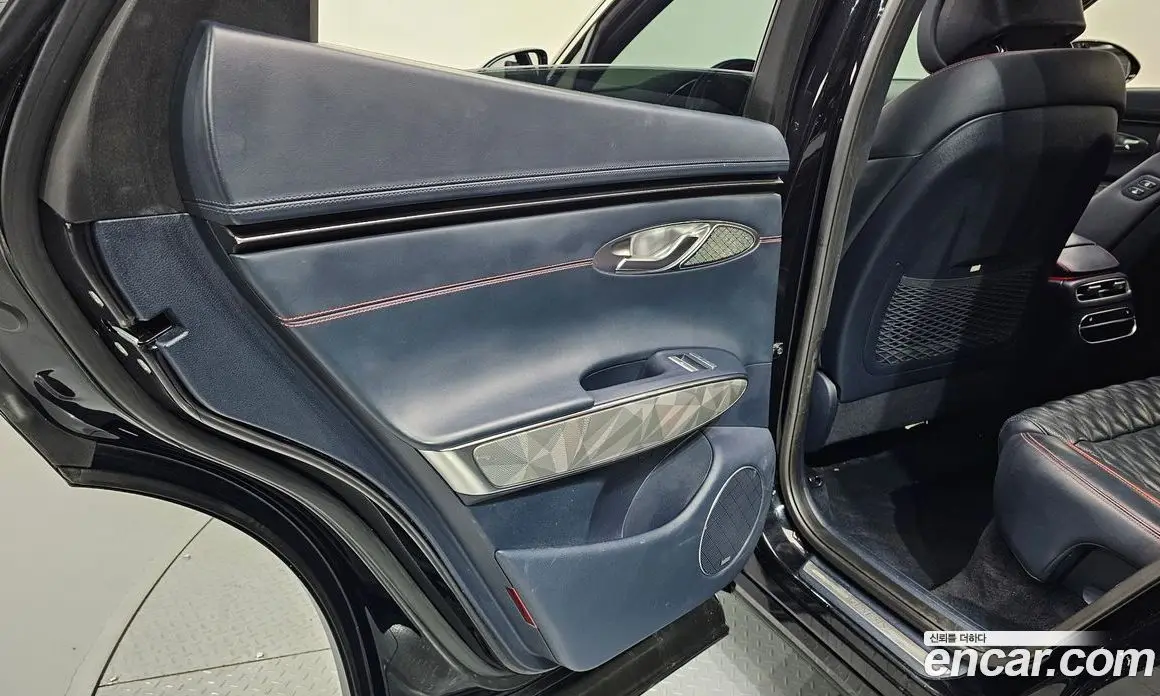 Genesis GV70 2021 2.5 автомат (гидро), фото 15 Genesis GV70 2021 2.5 автомат (гидро), фото 15