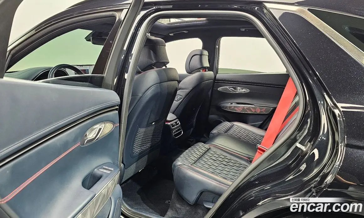Genesis GV70 2021 2.5 автомат (гидро), фото 17 Genesis GV70 2021 2.5 автомат (гидро), фото 17