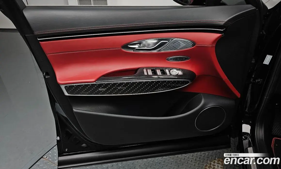 Genesis GV70 2022 2.5 автомат (гидро), фото 14 Genesis GV70 2022 2.5 автомат (гидро), фото 14