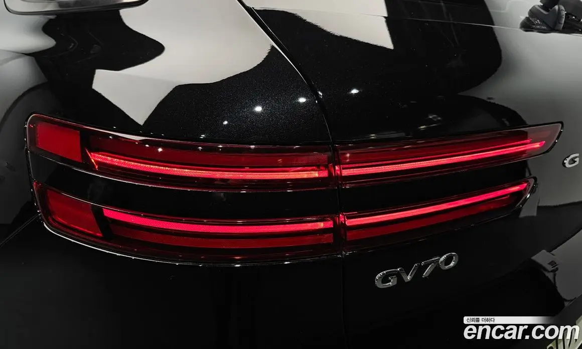 Genesis GV70 2022 2.5 автомат (гидро), фото 9 Genesis GV70 2022 2.5 автомат (гидро), фото 9