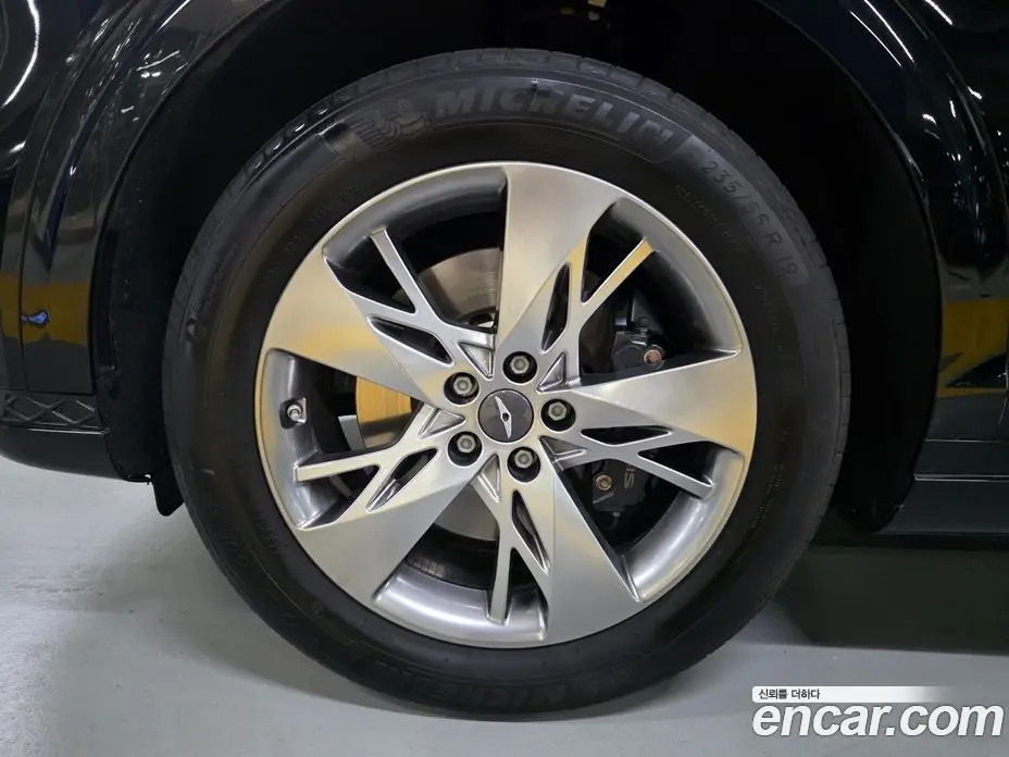Genesis GV70 2022 2.5 автомат (гидро), фото 20 Genesis GV70 2022 2.5 автомат (гидро), фото 20