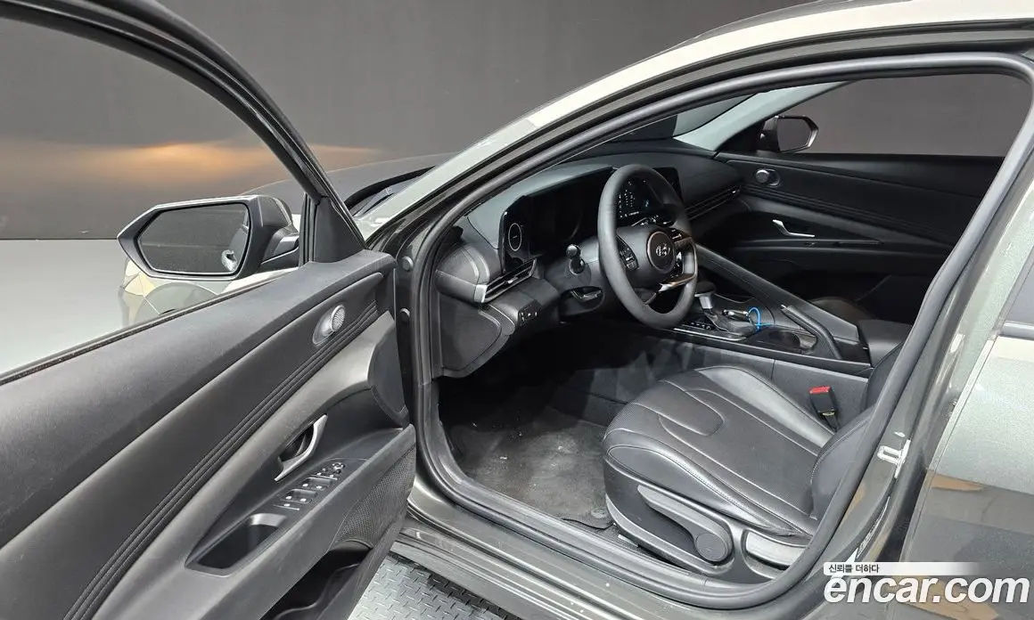 Hyundai Avante 2023 1.6 автомат (гидро), фото 13