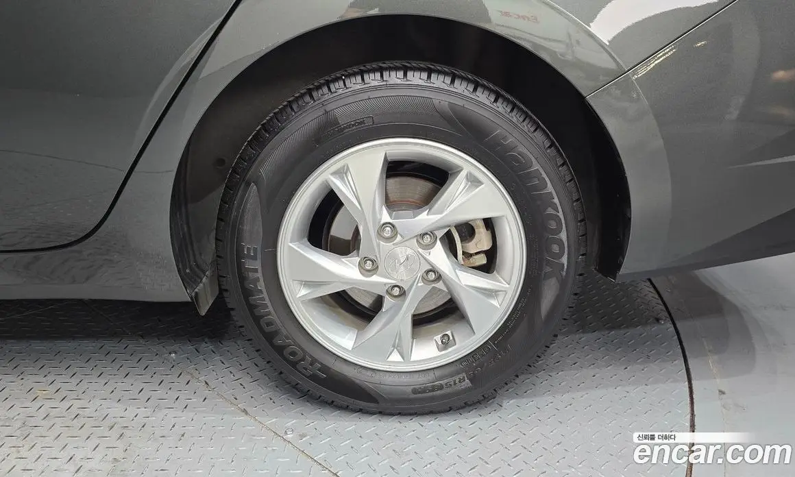 Hyundai Avante 2023 1.6 автомат (гидро), фото 7