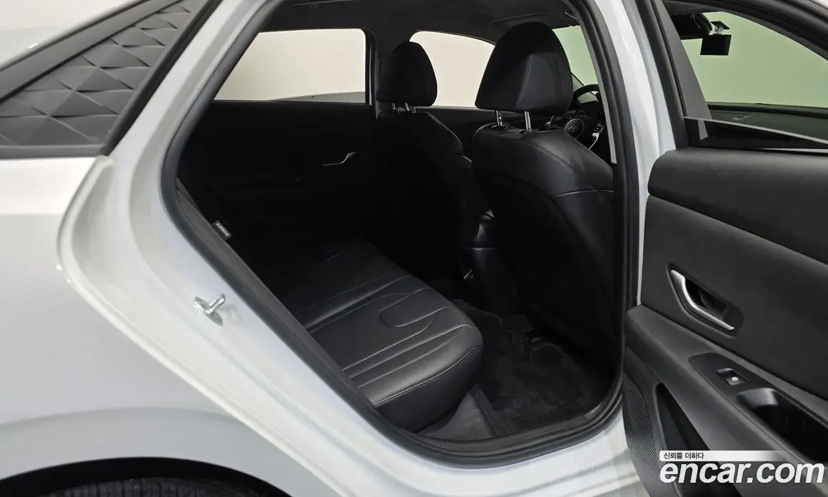 Hyundai Avante 2024 1.6 автомат (гидро), фото 11