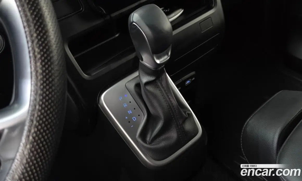 Hyundai Staria 2023 2.2 автомат (гидро), фото 12