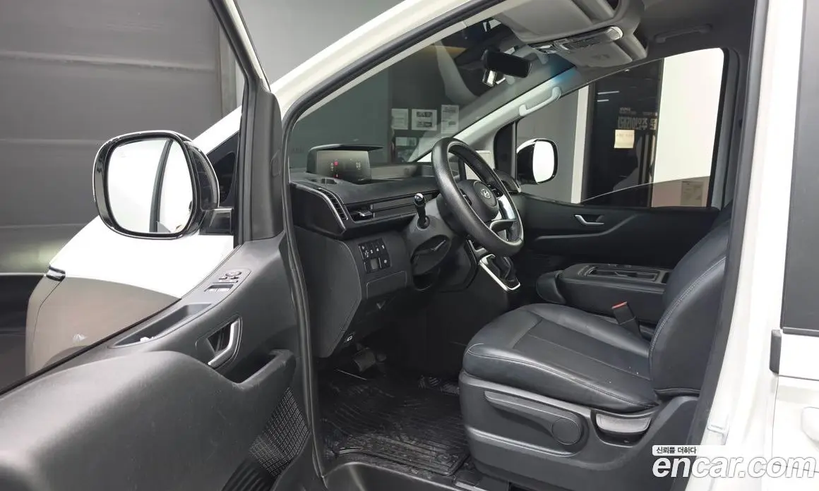 Hyundai Staria 2023 2.2 автомат (гидро), фото 13