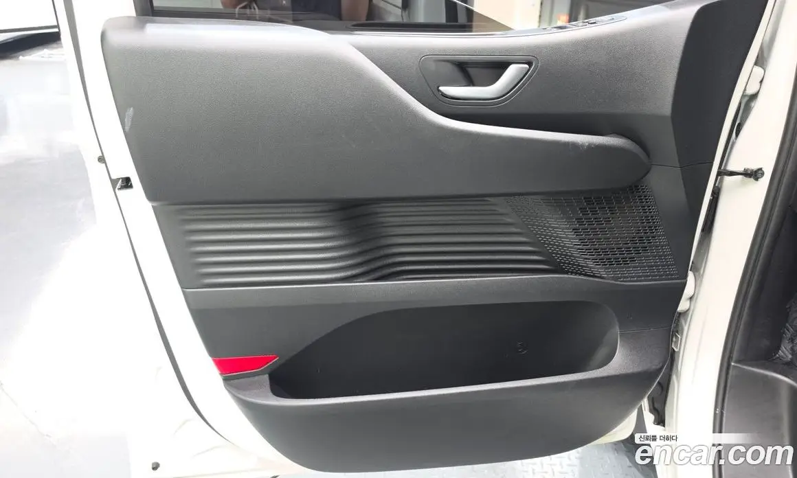 Hyundai Staria 2023 2.2 автомат (гидро), фото 14