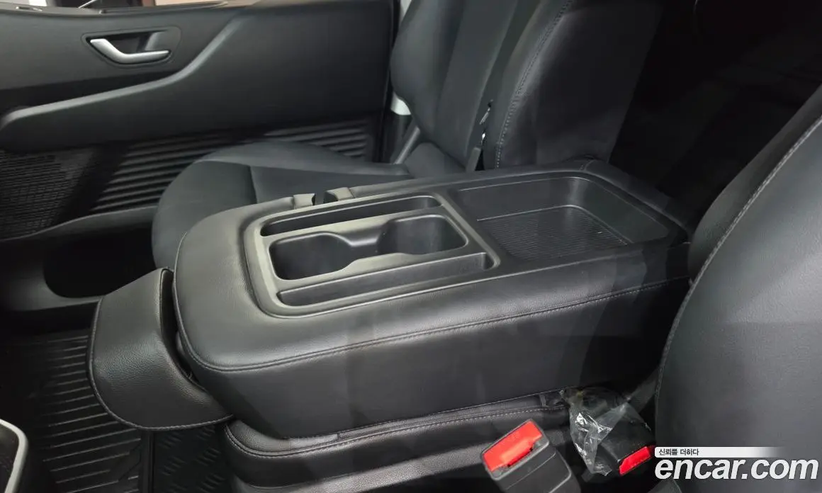 Hyundai Staria 2023 2.2 автомат (гидро), фото 20