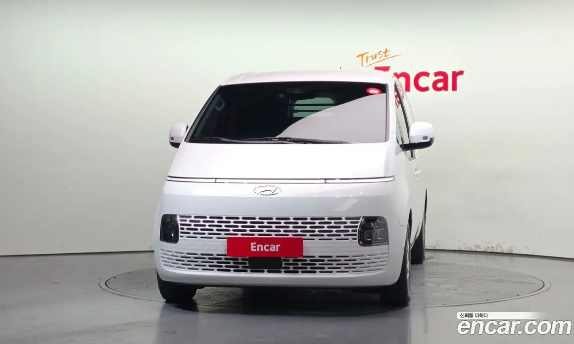Hyundai Staria 2023 2.2 автомат (гидро), фото 3