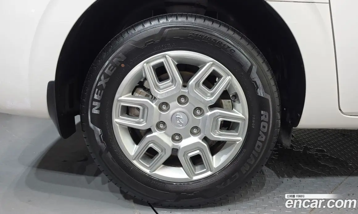 Hyundai Staria 2023 2.2 автомат (гидро), фото 5