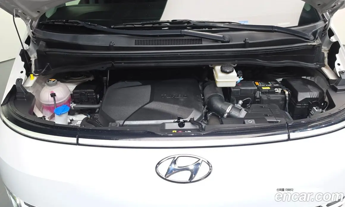 Hyundai Staria 2023 2.2 автомат (гидро), фото 6