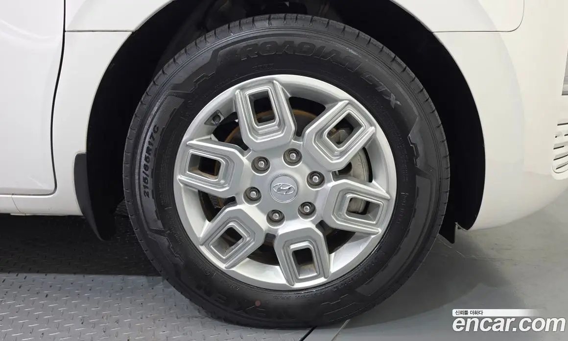 Hyundai Staria 2023 2.2 автомат (гидро), фото 7