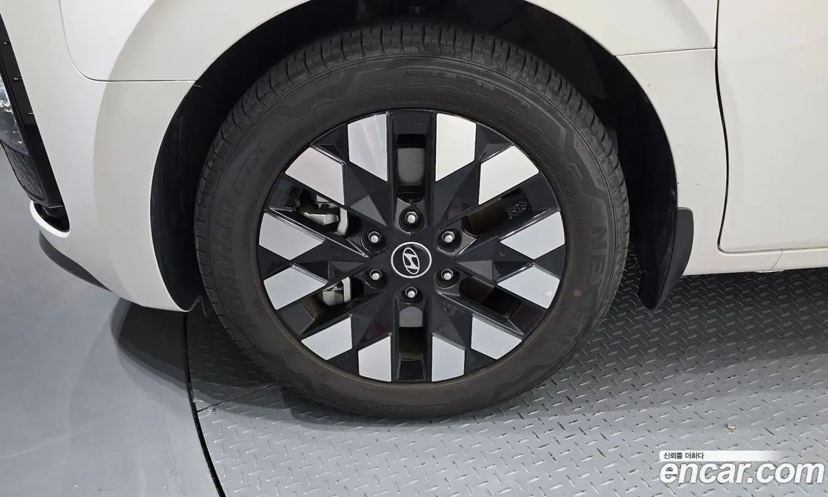 Hyundai Staria 2025 2.2 автомат (гидро), фото 5