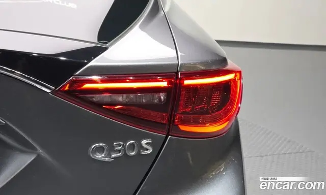 Infiniti Q30 2017 2.0 автомат (гидро), миниатюра 9