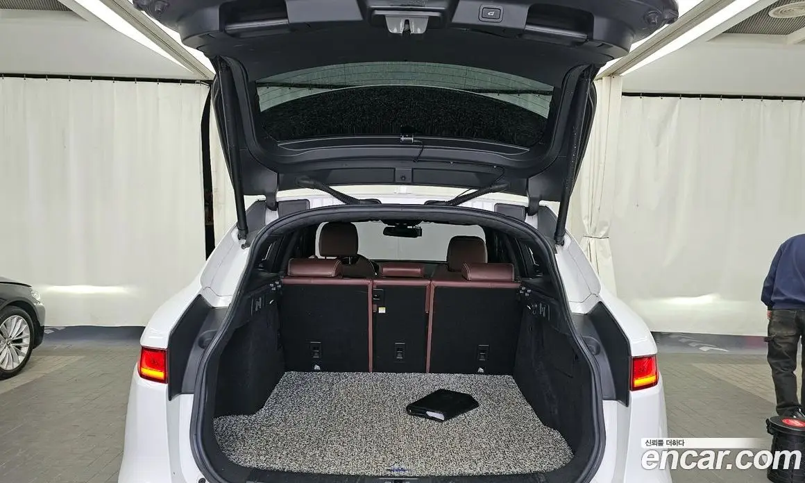 Jaguar F-Pace 2016 3.0 автомат (гидро), фото 20 Jaguar F-Pace 2016 3.0 автомат (гидро), фото 20