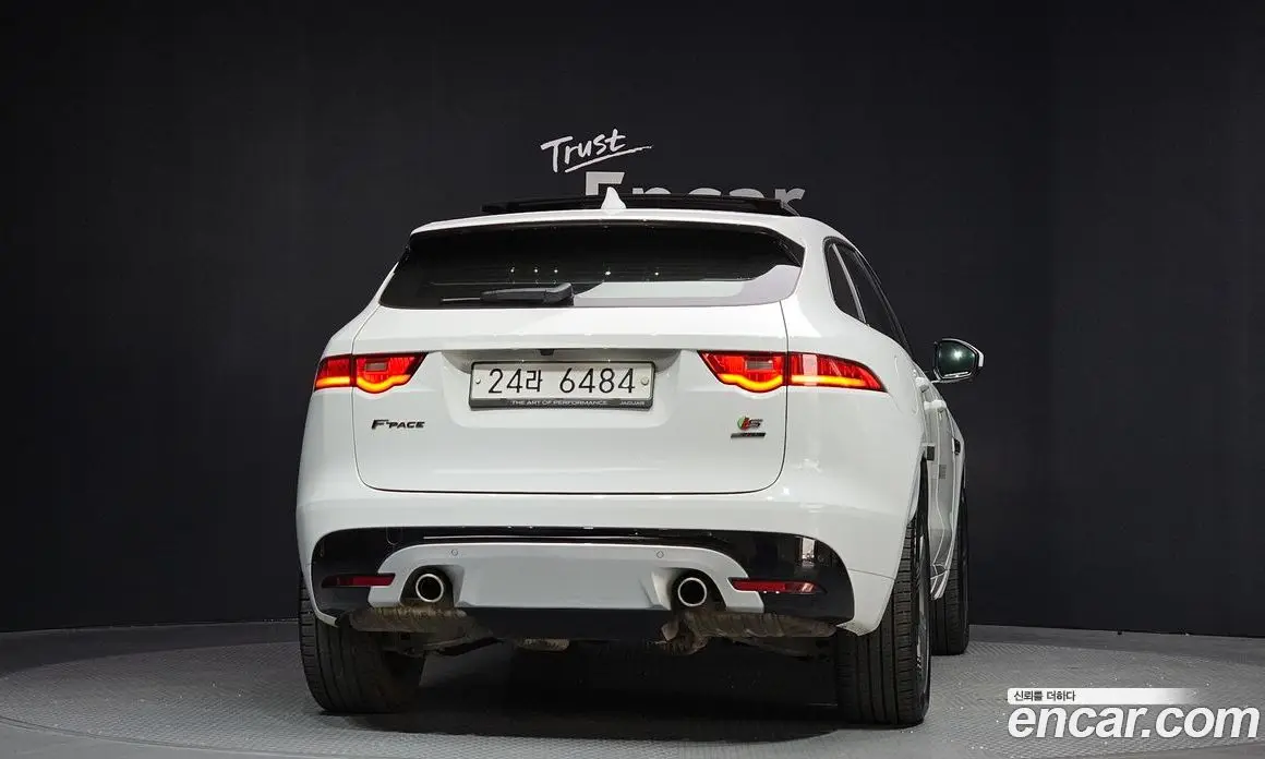 Jaguar F-Pace 2016 3.0 автомат (гидро), фото 4 Jaguar F-Pace 2016 3.0 автомат (гидро), фото 4